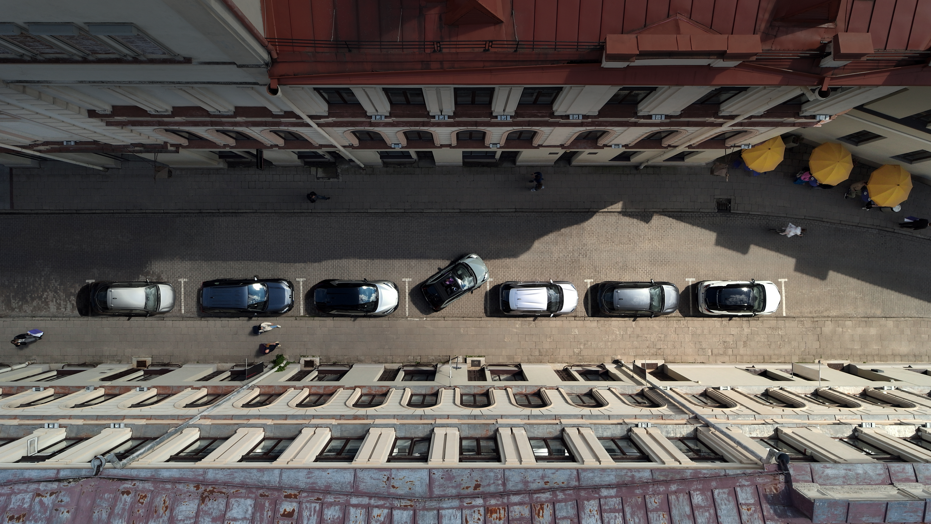 Aygo X reverse parks on a sunny city street
