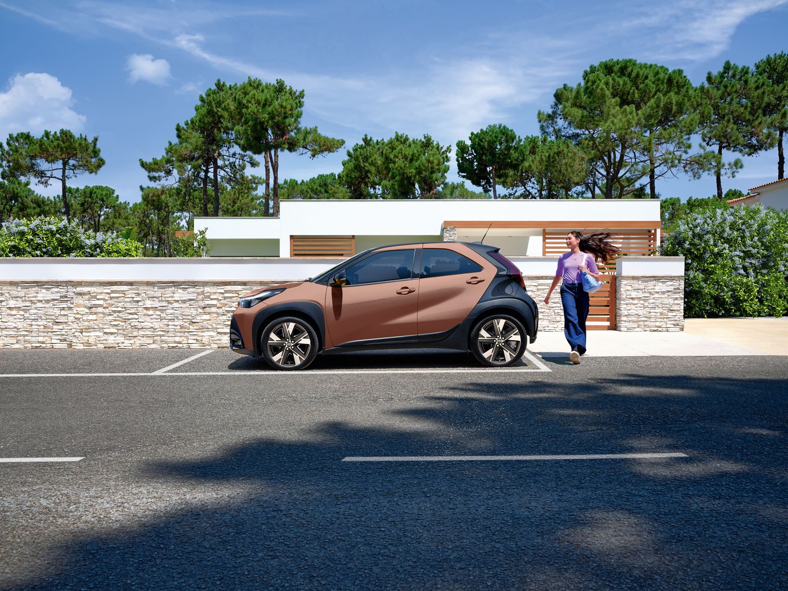 אייגו X ההיברידי עומד בחניה