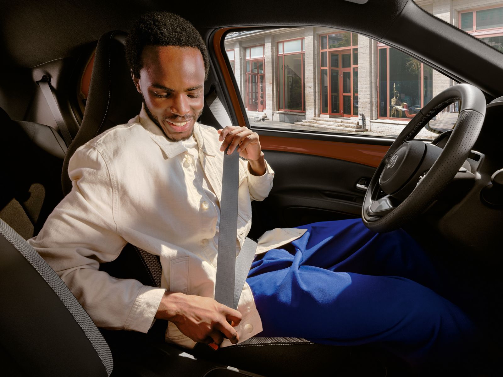 סביבת הנהג של טויוטה אייגו X