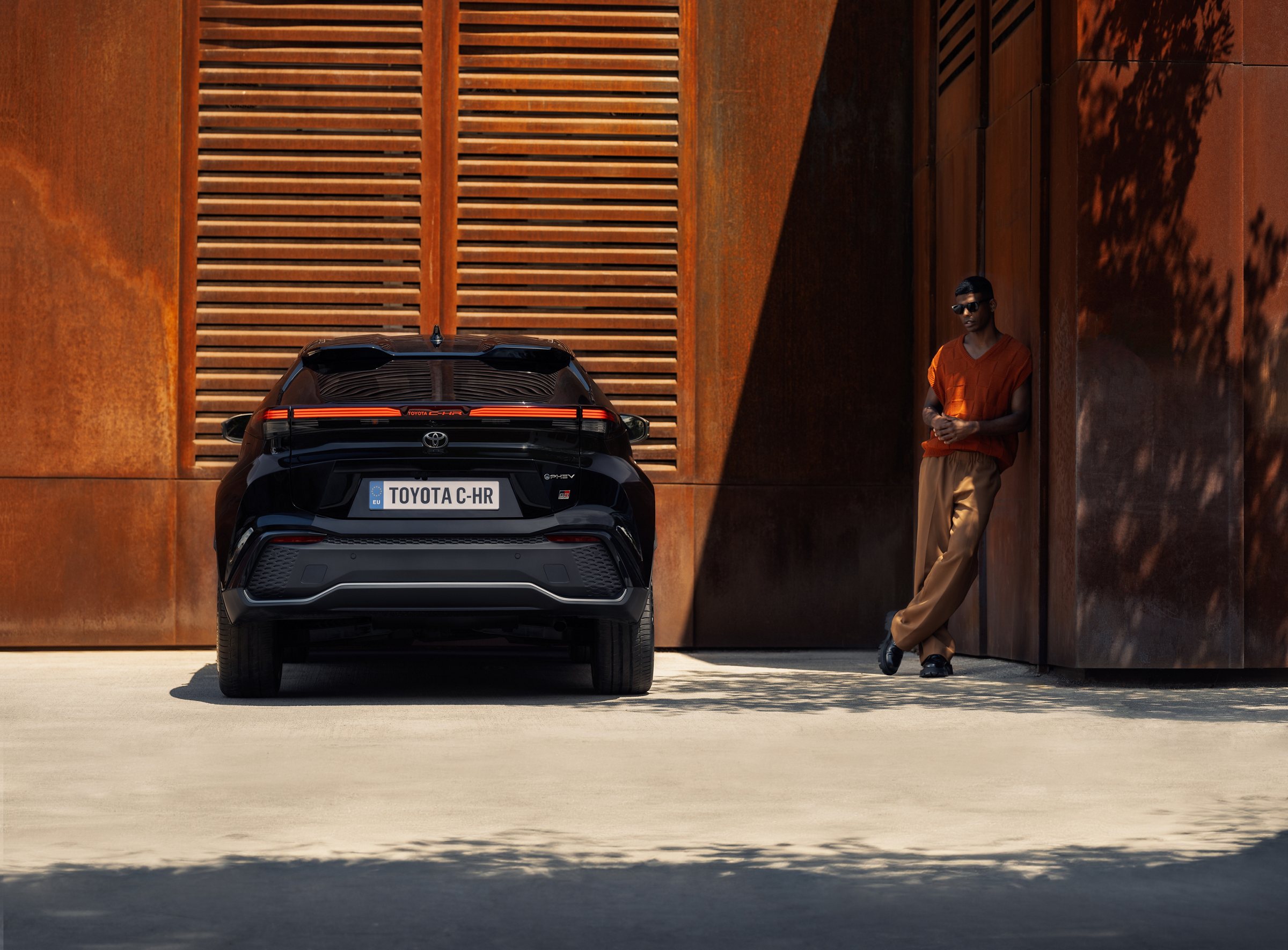 Toyota C-HR Plug-in Hybrid városi környezetben
