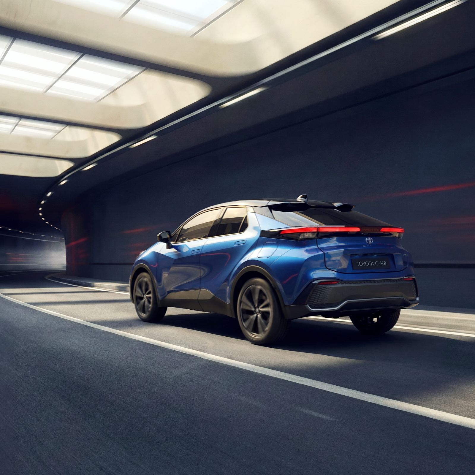 Toyota C-HR  a circular numa cidade