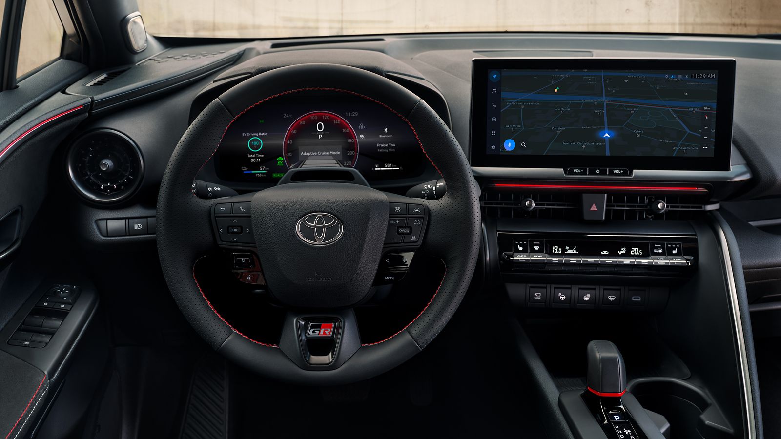 Toyota C-HR’nin dijital gösterge paneli, direksiyon ve multimedya ekranı iç mekân görünümü