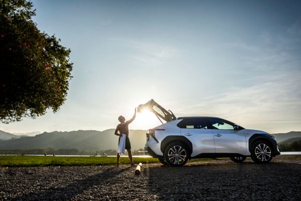 L'aventureuse Toyota bZ4X à batterie électrique dans la neige