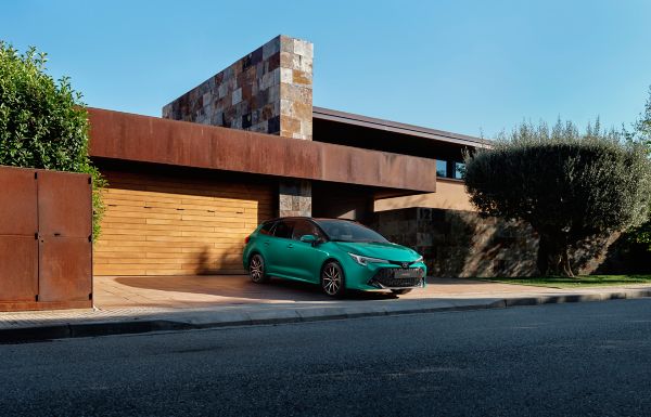 Corolla Touring Sports driving