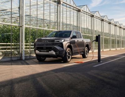 TOY_ELECTRIC_HILUX_2025_PRE-LAUNCH_HUB_SHOT_01_AGRICULTURE_CHARGING_CLEAN_crop