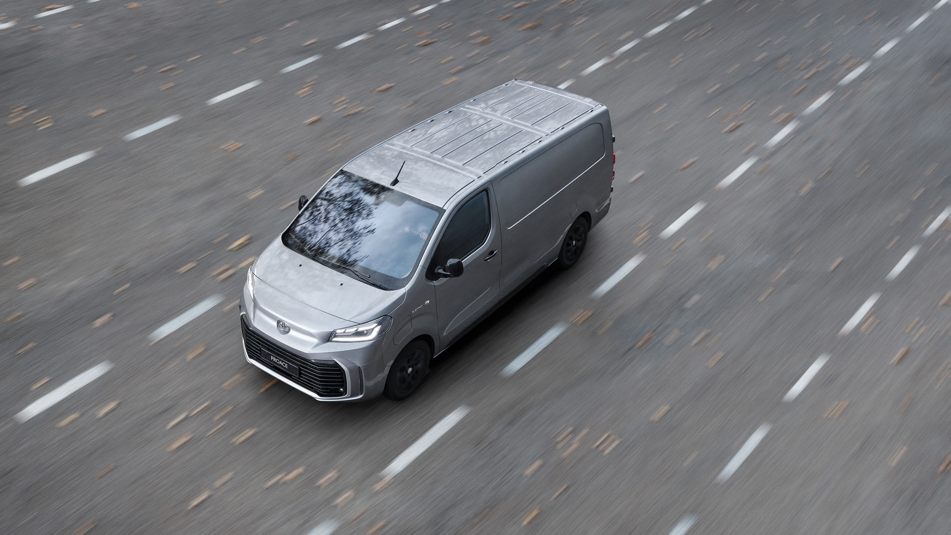 Toyota Proace auf einer Straße