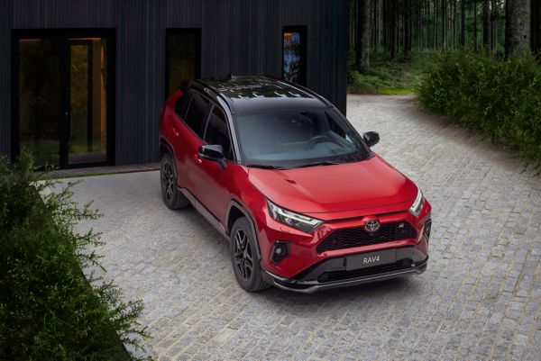 Бял RAV4
