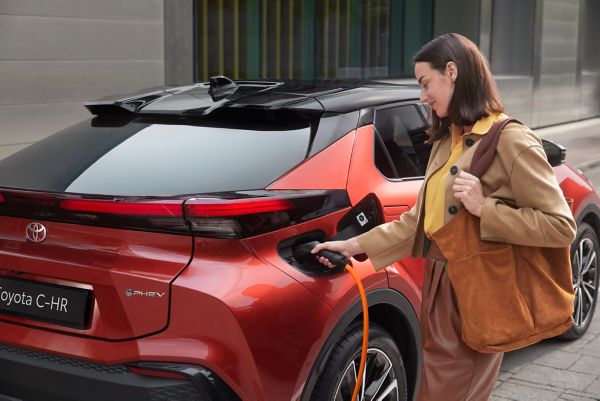 Toyota C-HR charging