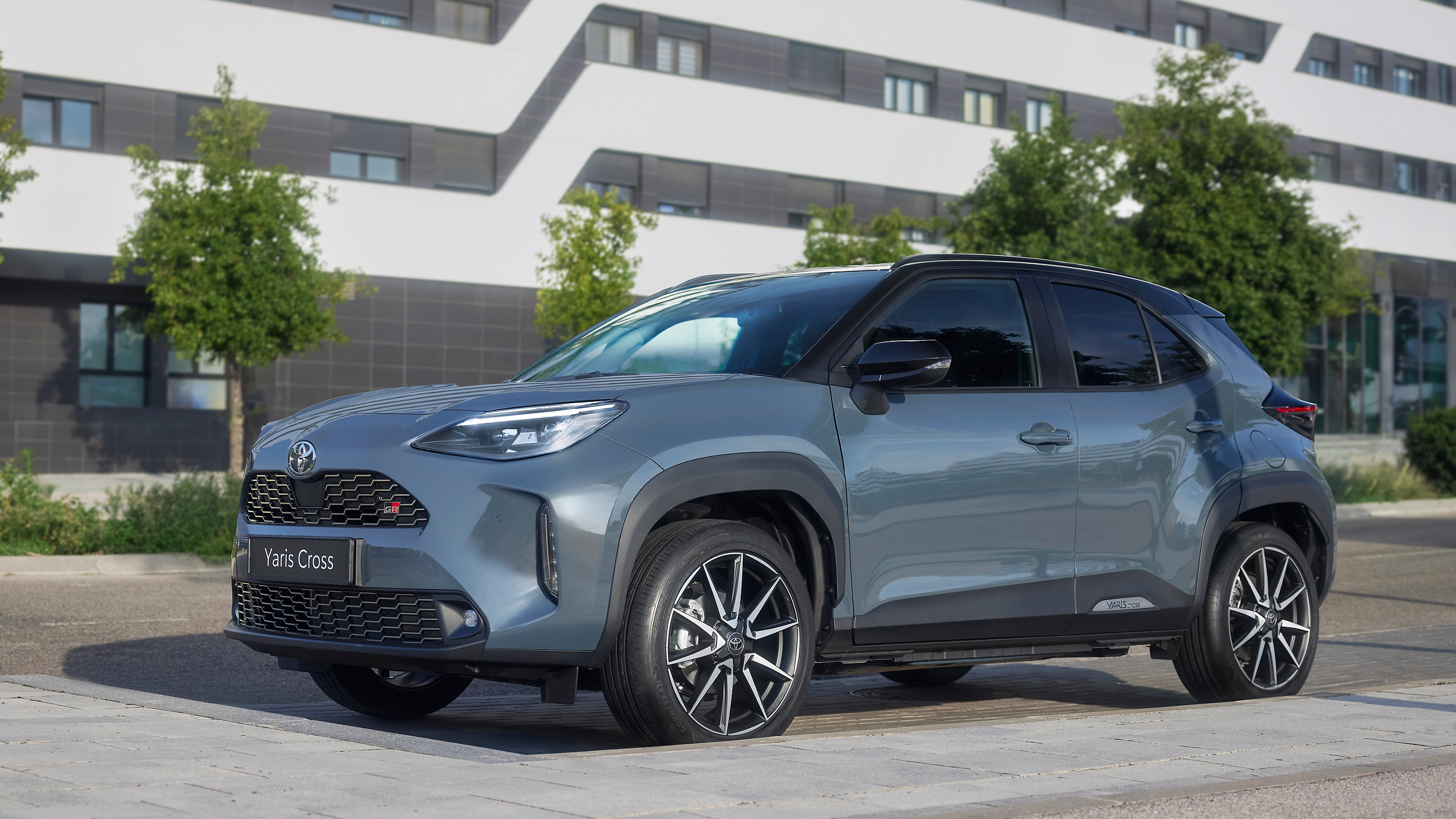 Паркиран автомобил yaris cross