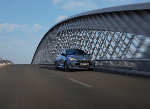 Сив Yaris GR