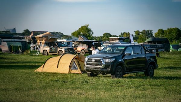 Toyoty Land Cruiser podczas jubileuszowego Toyota Off-Road Festival