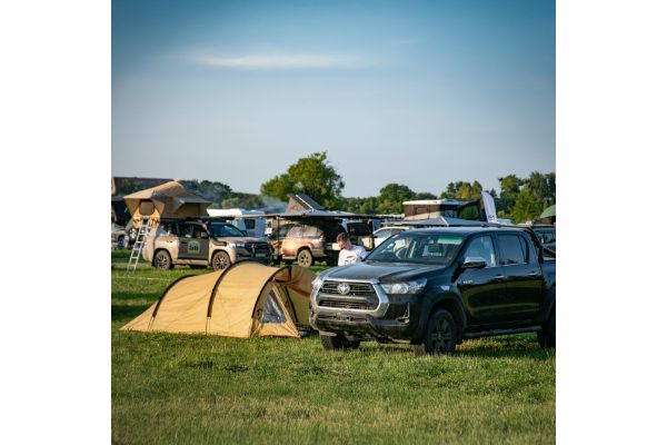 Toyoty Land Cruiser podczas jubileuszowego Toyota Off-Road Festival