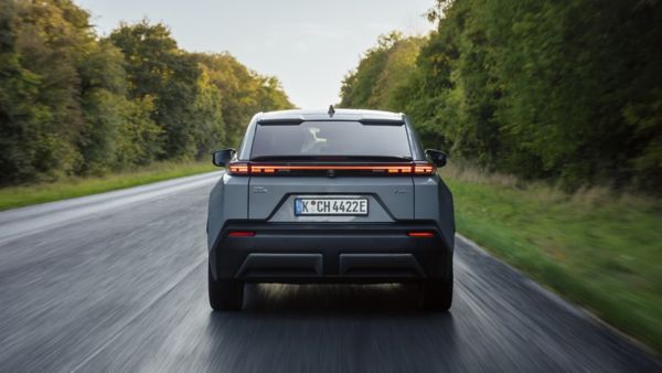 nowa Toyota C-HR+