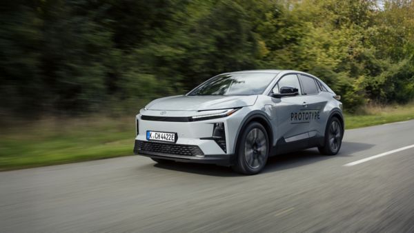 Nowy elektryczny crossover Toyota C-HR+ 