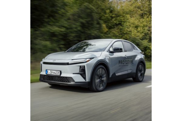 Nowy elektryczny crossover Toyota C-HR+