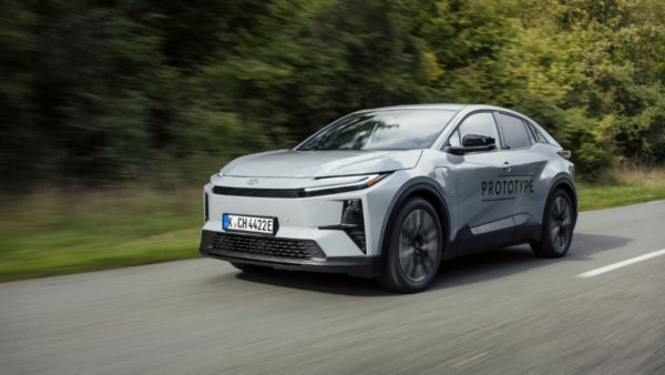 Nowy elektryczny crossover Toyota C-HR+ 