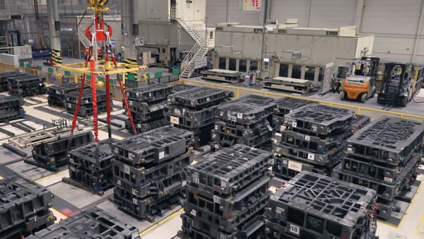 Części do nowych samochodów Toyoty w fabryce