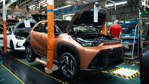 Nowo Toyota AYGO X podczas montowania w fabryce