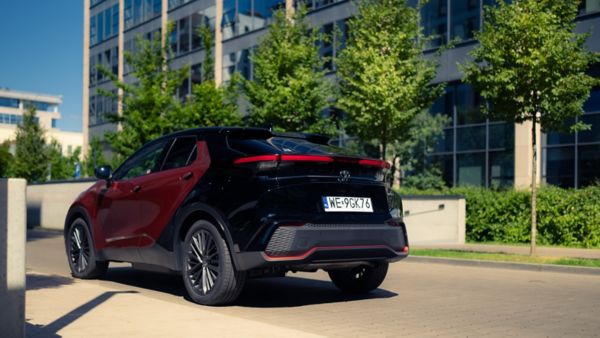 Toyota C-HR podczas podróży po mieście