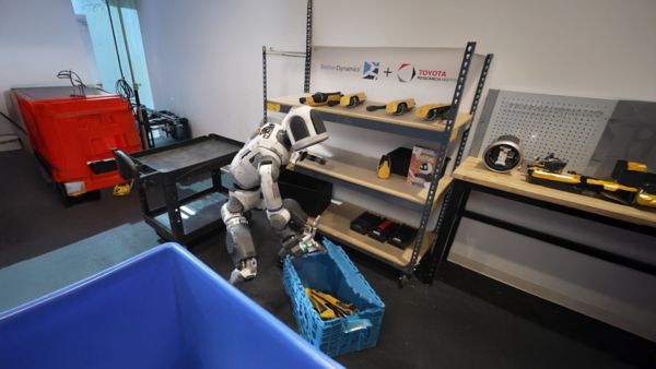 Błyskawiczne postępy napędzanego przez AI humanoidalnego robota Toyota