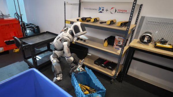 Błyskawiczne postępy napędzanego przez AI humanoidalnego robota Toyota