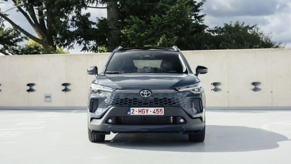 Zdjęcie przodu Nowej Toyoty Corolli Cross