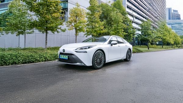 Hybrydowe i wodorowe patenty Toyoty dostępne dla wszystkich