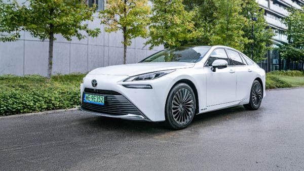 Hybrydowe i wodorowe patenty Toyoty dostępne dla wszystkich