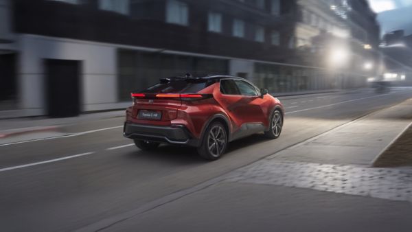 Jeśli hybryda plug-in, to od Toyoty. Marka liderem rynku PHEV