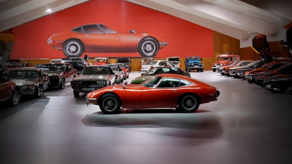Kultowe Toyoty z filmów i seriali na specjalnej wystawie w muzeum Toyota Collection