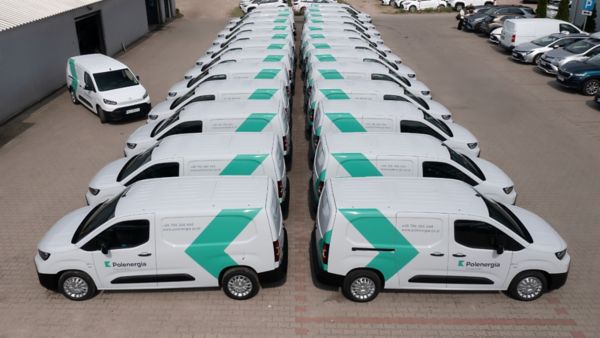 Flota Toyot PROACE CITY w malowaniu Polenergia Fotowoltaika