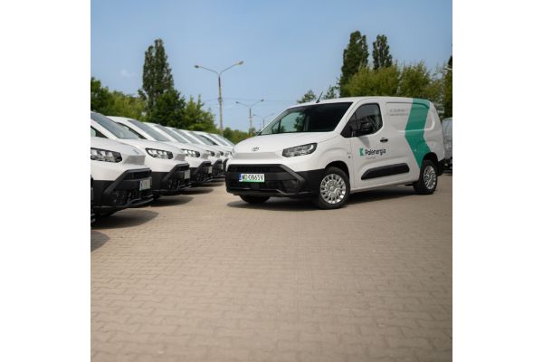 Toyota PROACE CITY w malowaniu Polenergia Fotowoltaika