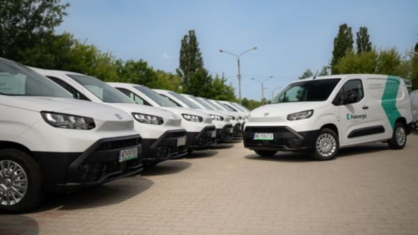 Toyota PROACE CITY w malowaniu Polenergia Fotowoltaika