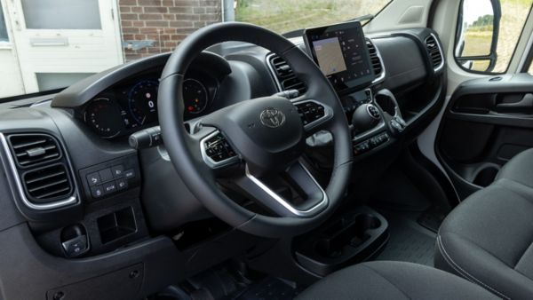 Wnętrze Toyoty PROACE MAX
