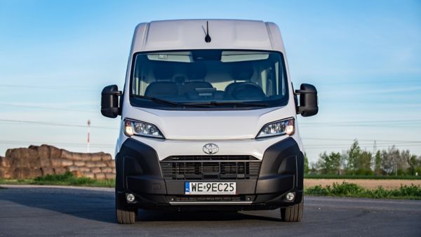 Zdjęcie Toyoty PROACE MAX od przodu