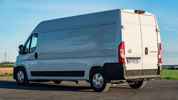 Zdjęcie tylnich drzwi Toyoty PROACE MAX 
