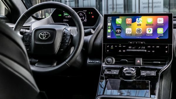 Wnętrze Toyoty bZ4X