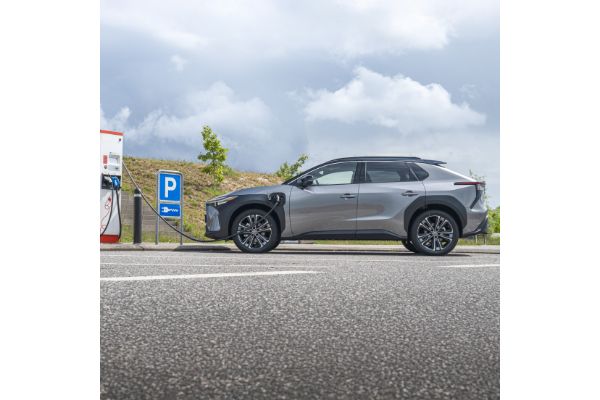 Toyota bZ4X podczas ładowania