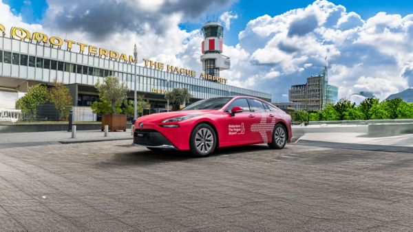 Toyota Mirai we flocie lotniska w Rotterdamie