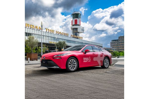 Toyota Mirai we flocie lotniska w Rotterdamie