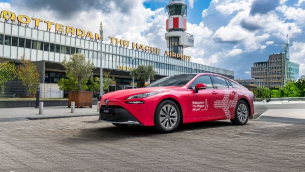 Toyota Mirai we flocie lotniska w Rotterdamie