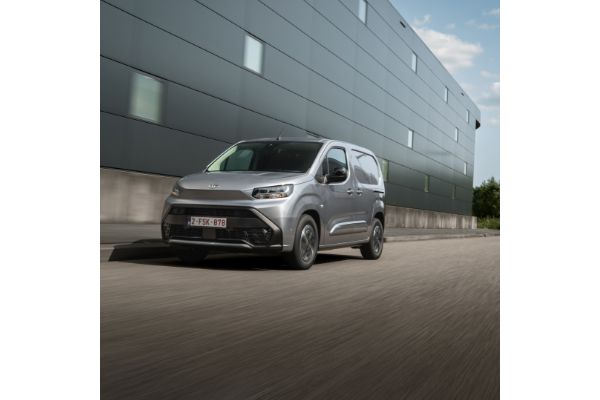 Toyota Professional prowadzi na rynku LCV