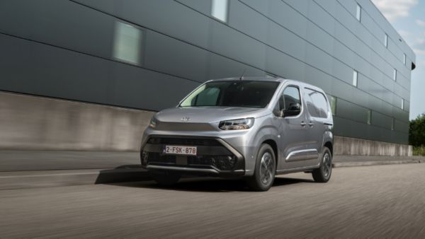 Toyota Professional prowadzi na rynku LCV