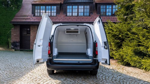 Toyota PROACE CITY z otwartą przestrzenią ładunkową