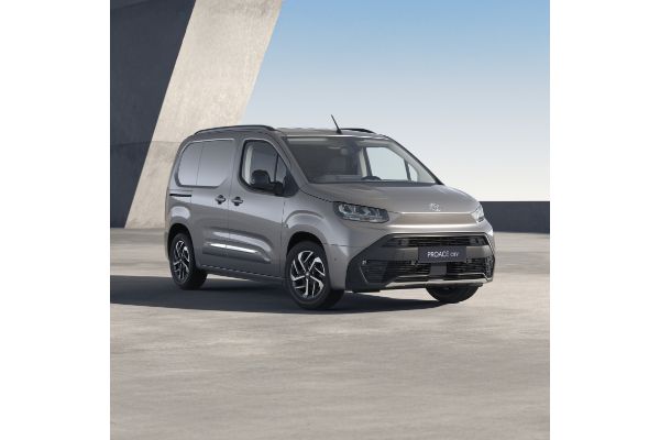 Toyota PROACE CITY z zabudową izotermiczną z atestem PZH