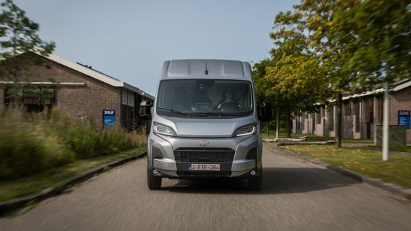 Zdjęcie od przodu Toyoty PROACE MAX Electric