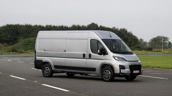 Zdjęcie bocznych drzwi Toyoty PROACE MAX Electric