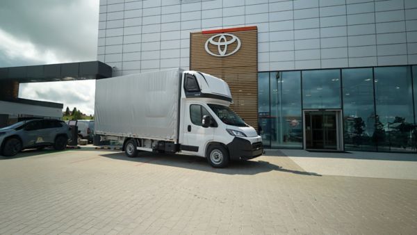 Toyota PROACE MAX z kabiną sypialną
