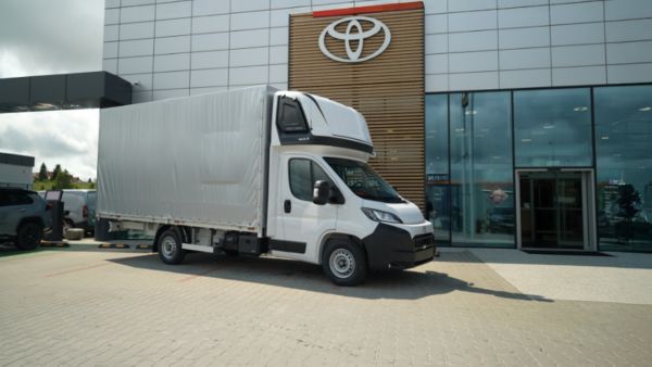 Toyota PROACE MAX z kabiną sypialną