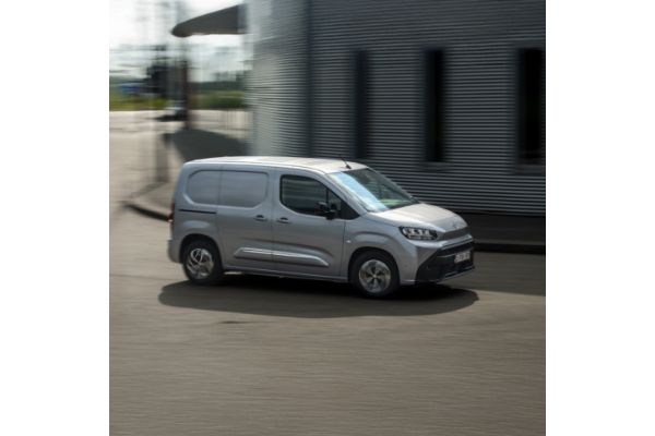 Toyota Professional umacnia się na pozycji lidera rynku LCV